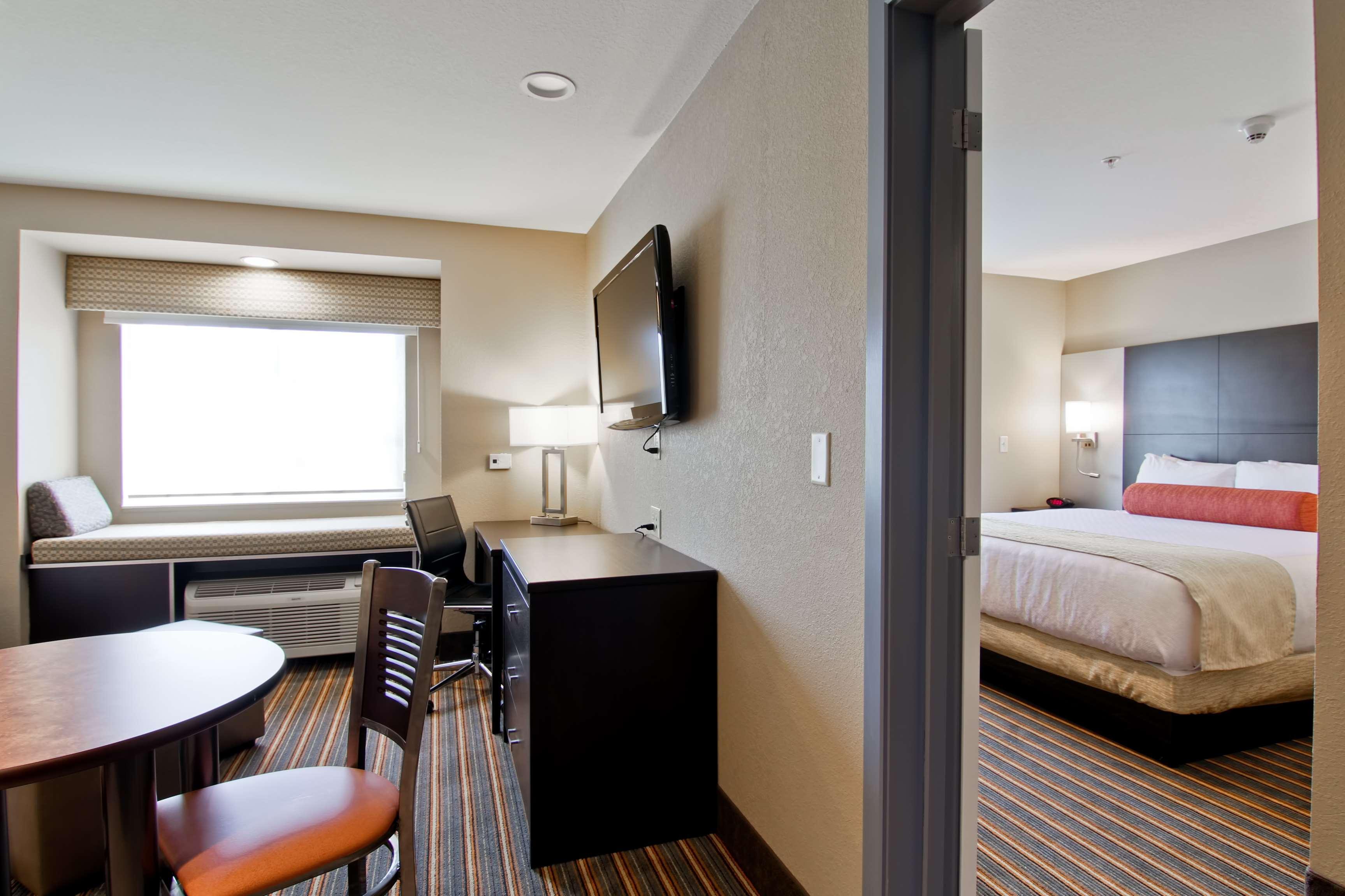 Best Western Plus Woodstock Inn & Suites Esterno foto