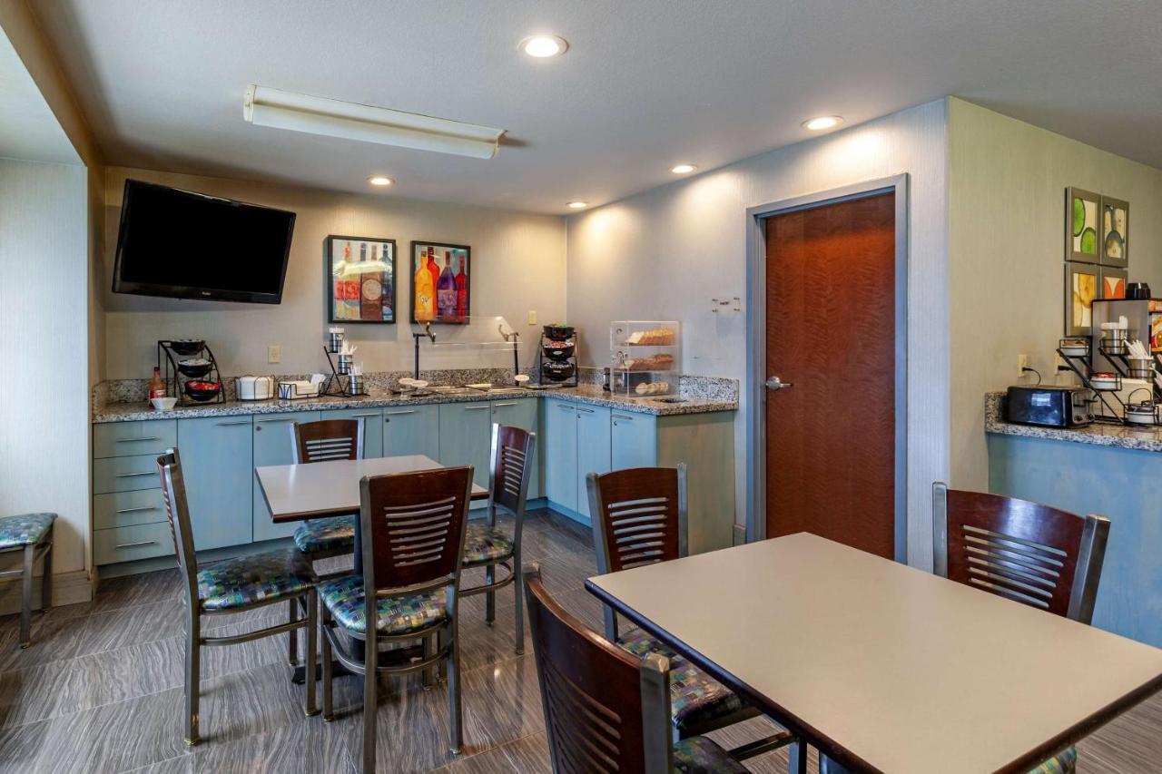 Best Western Plus Woodstock Inn & Suites Esterno foto
