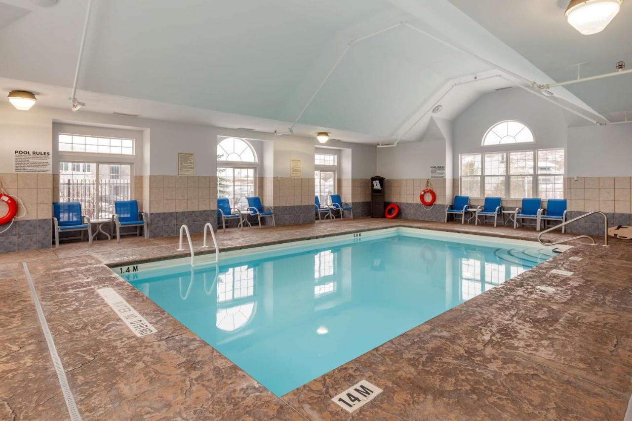 Best Western Plus Woodstock Inn & Suites Esterno foto