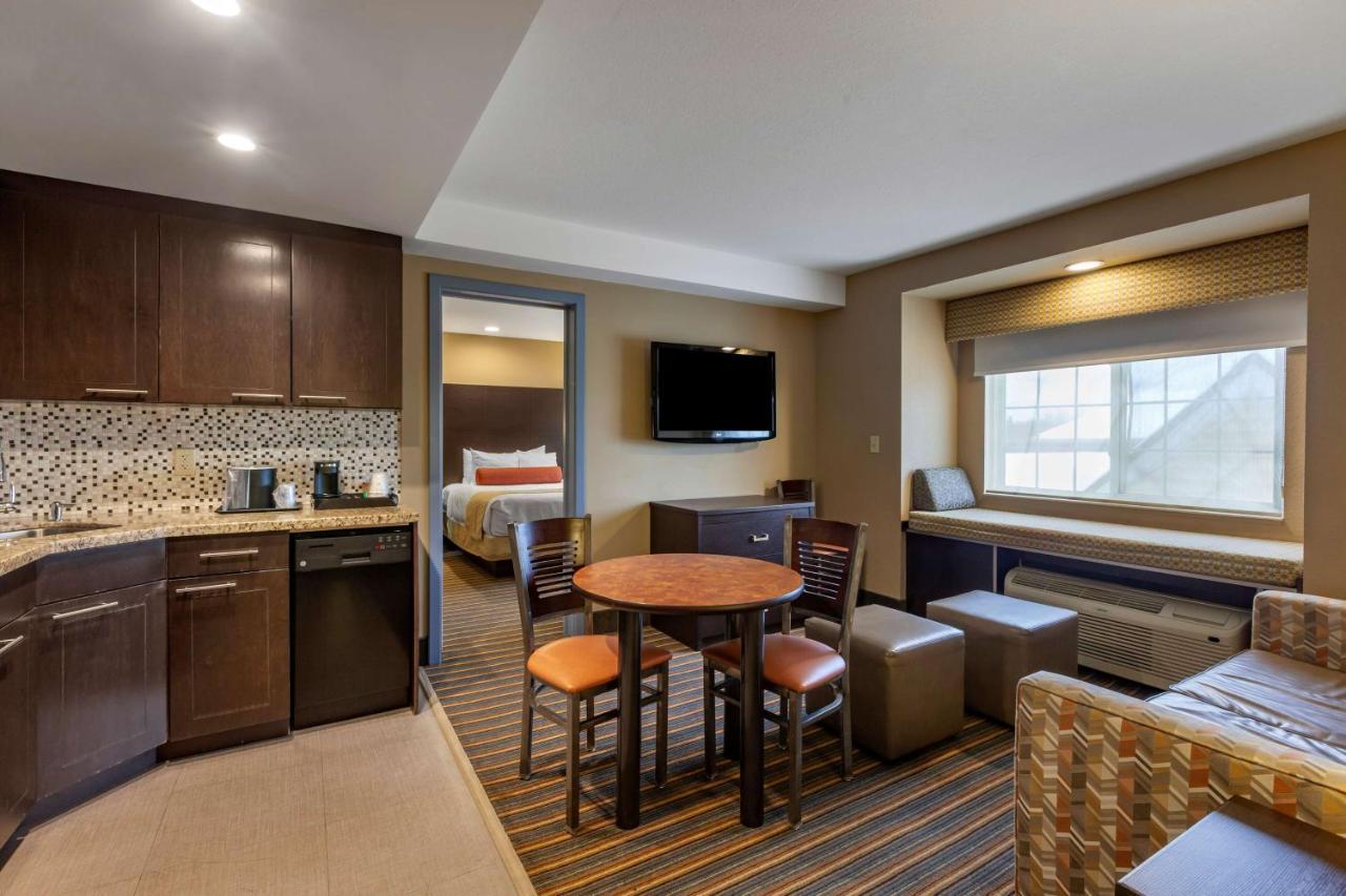 Best Western Plus Woodstock Inn & Suites Esterno foto