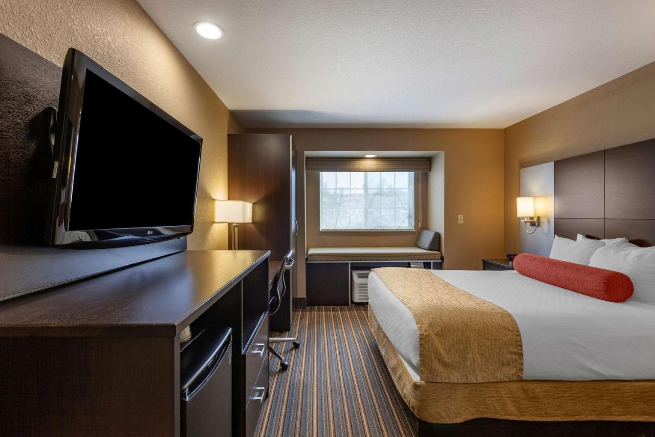 Best Western Plus Woodstock Inn & Suites Esterno foto