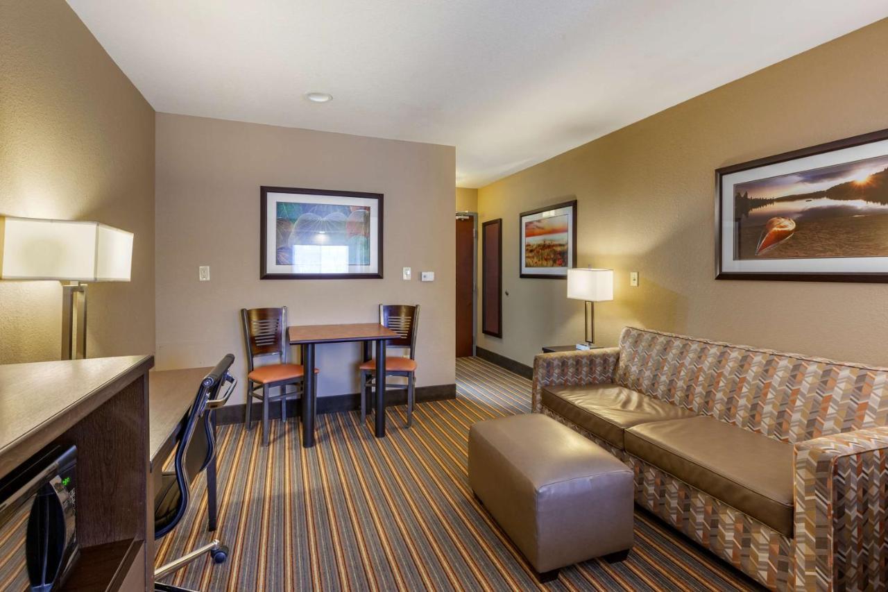 Best Western Plus Woodstock Inn & Suites Esterno foto