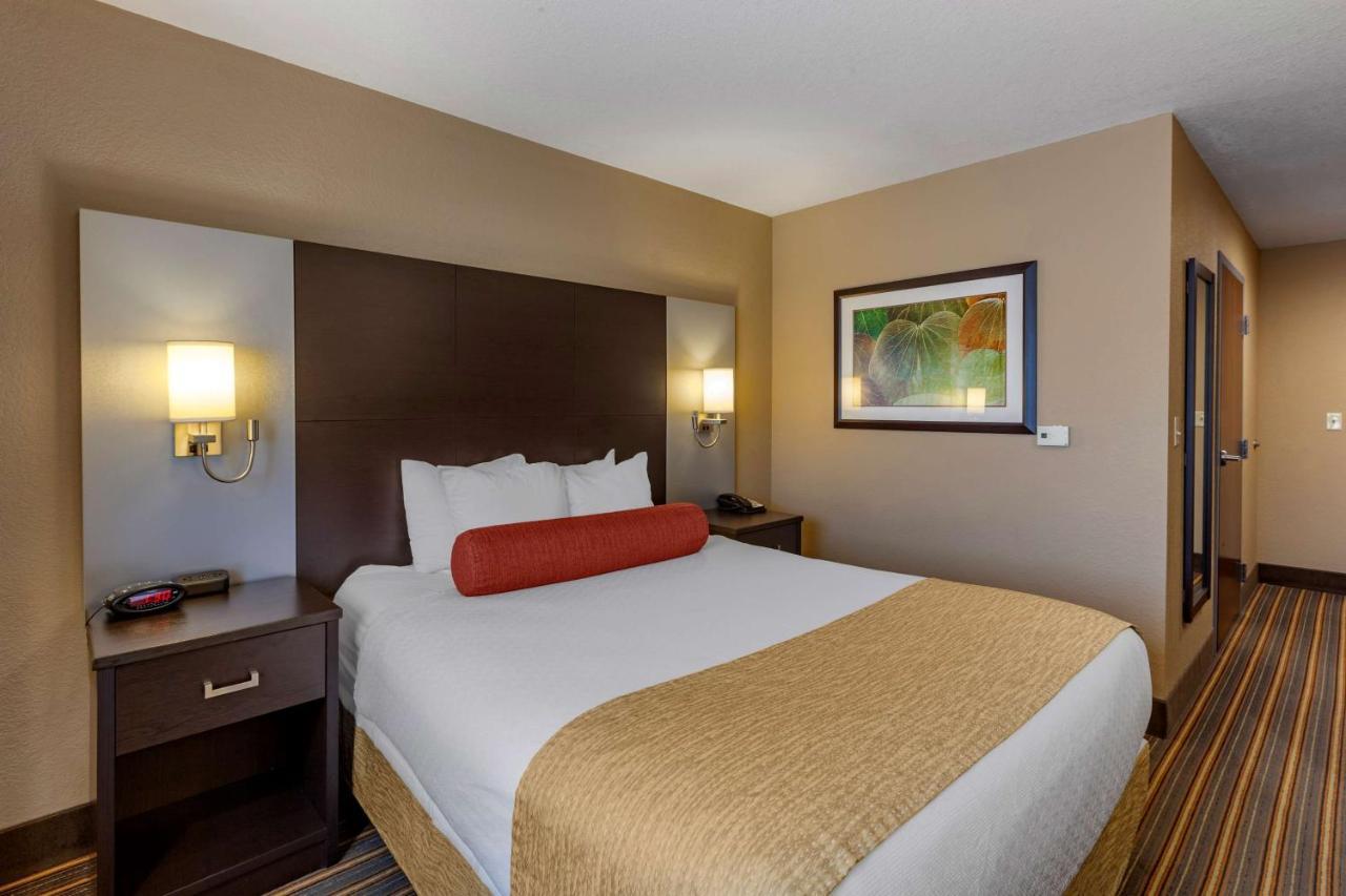 Best Western Plus Woodstock Inn & Suites Esterno foto
