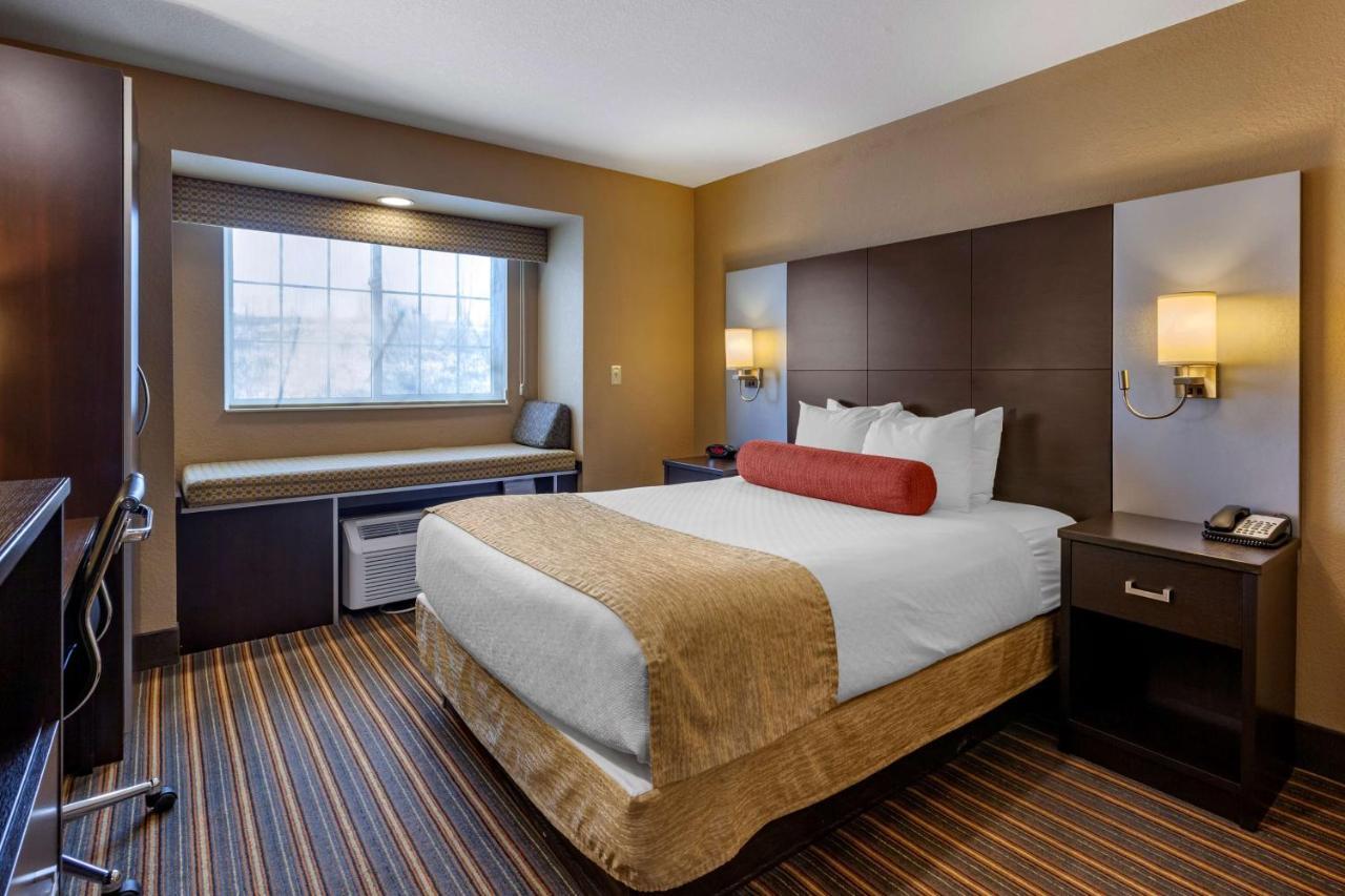 Best Western Plus Woodstock Inn & Suites Esterno foto